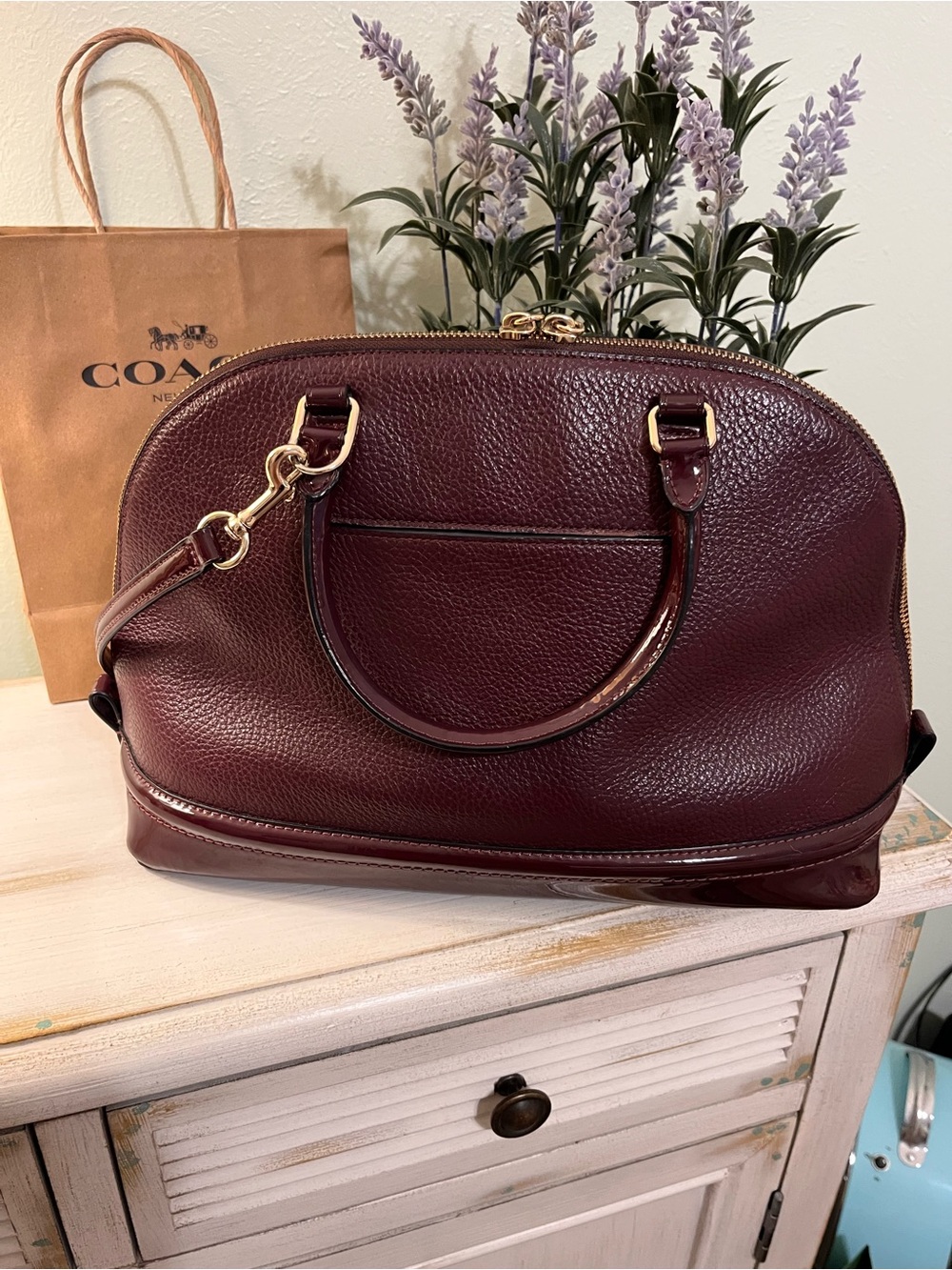 Coach Sierra Satchel Pebbled and Patent Leather in Oxblood Excellent Condition - Picture 3 of 12